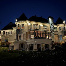 Une-Installation-blouissante-dclairage-Extrieur-Permanent-Montreal-Qc-avec-Gemstone-Lights 6